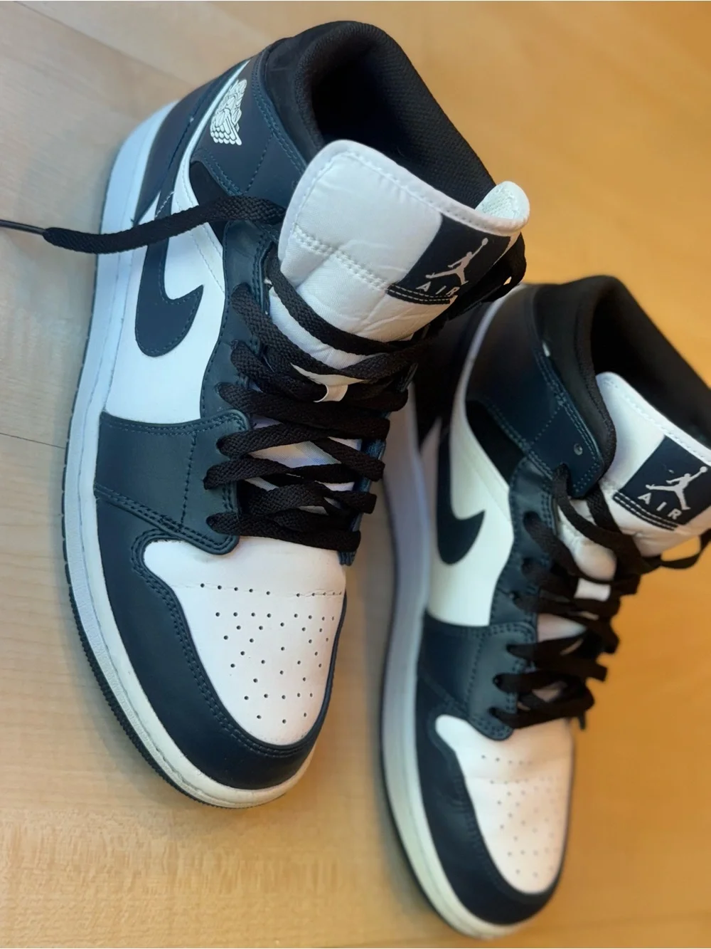 Jordan Midnight blue and White Mid-Top Sneakers
